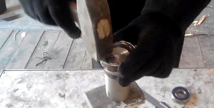 Paano mabilis na gumawa ng isang pabahay ng tindig mula sa isang tubo