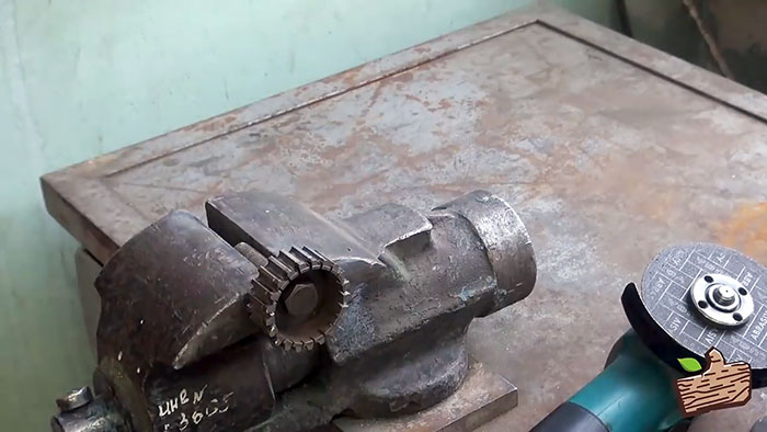 How to turn a timing gear into a full-fledged wood cutter