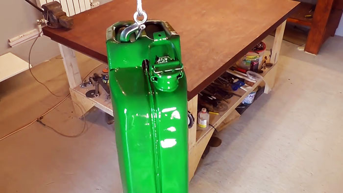 DIY-Koffer für einen Bewässerungsschlauch aus einem alten Kanister