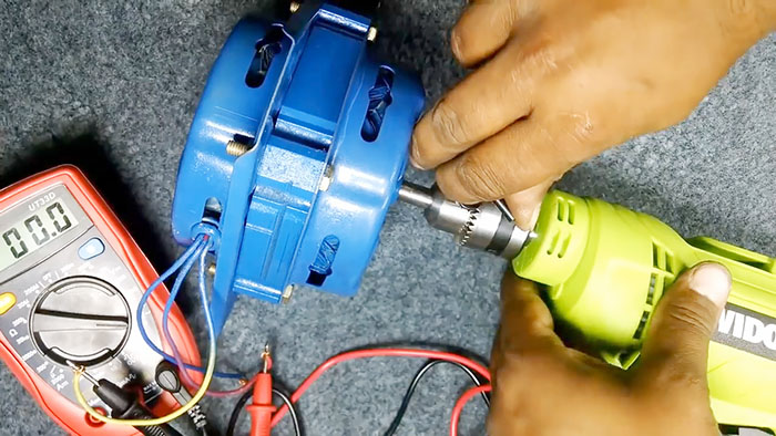 Hur man konverterar en asynkronmotor till en generator