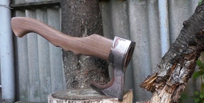 Minunat topor viking DIY dintr-un topor vechi ruginit