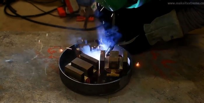 Eletroímã poderoso de um forno de micro-ondas
