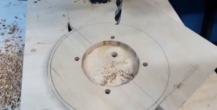 Веома једноставна машина за млевење направљена од доступних материјала