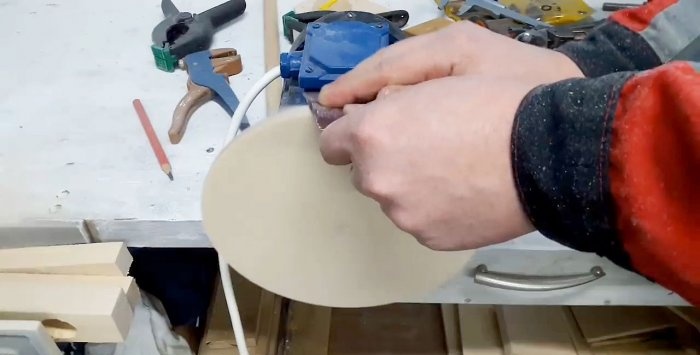 Een zeer eenvoudige slijpmachine gemaakt van beschikbare materialen