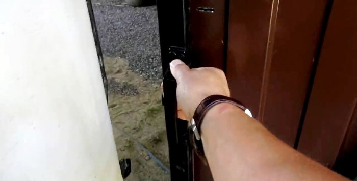 Sırlı bir kapı nasıl yapılır