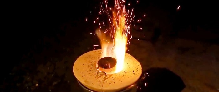 Ako vyrobiť mini tavič na tavenie hliníka z vedra a omietky