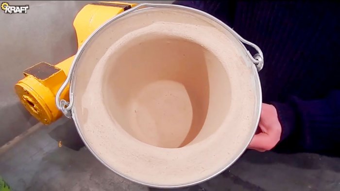 Jak zrobić mini piec do topienia aluminium z wiadra i gipsu