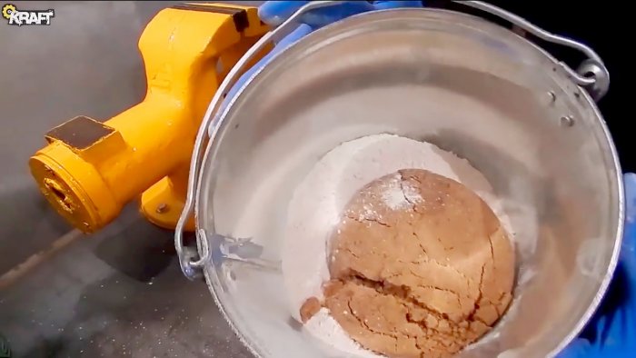 Ako vyrobiť mini tavič na tavenie hliníka z vedra a omietky