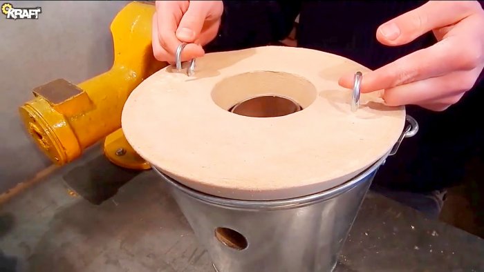 Πώς να φτιάξετε ένα μίνι χυτήριο για τήξη αλουμινίου από κουβά και σοβά
