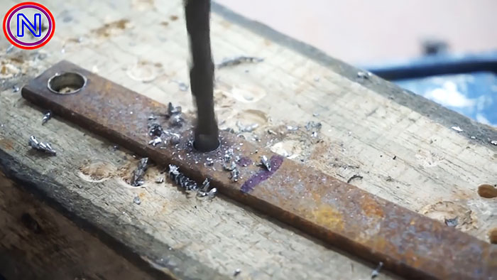 Mesin untuk memotong logam daripada pengisar daging elektrik