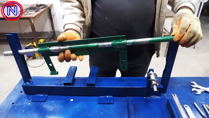 Màquina per tallar metall d'una picadora de carn elèctrica