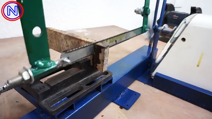 Machine for cutting metal from an electric meat grinder
