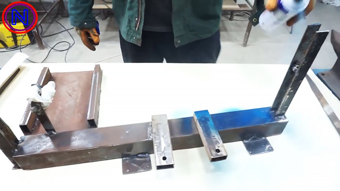 Maskin för att skära metall från en elektrisk köttkvarn