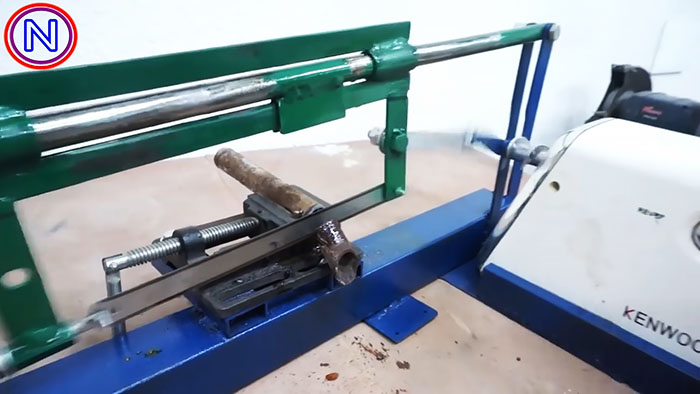 Màquina per tallar metall d'una picadora de carn elèctrica