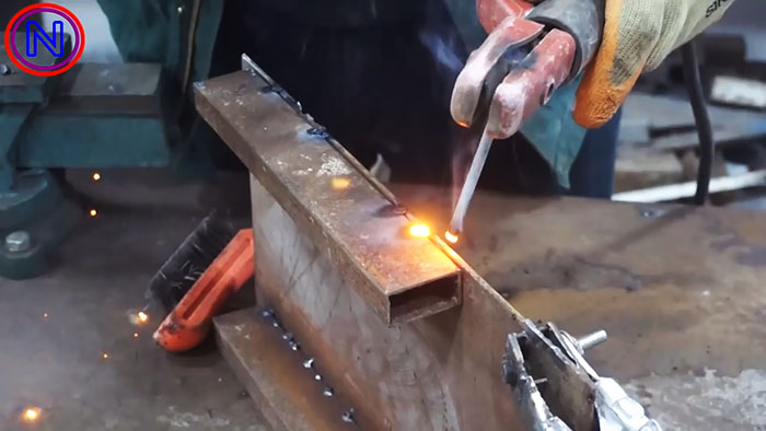 Maschine zum Schneiden von Metall aus einem elektrischen Fleischwolf
