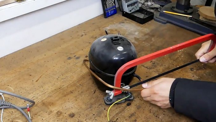 Com convertir un compressor de nevera en una bomba de buit