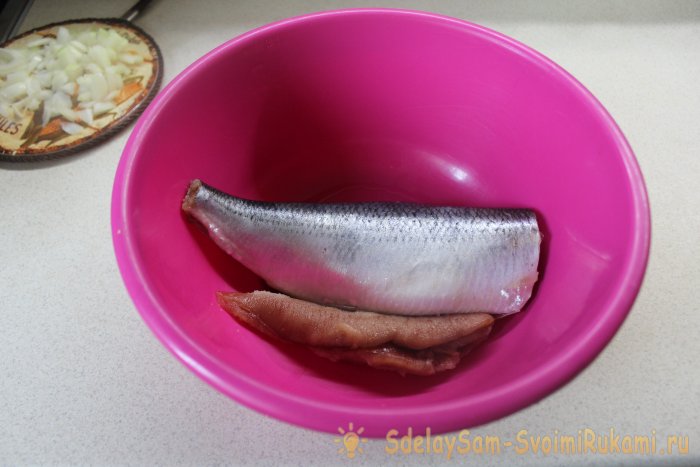 Acar herring di rumah, bagaimana untuk acar herring dengan lazat