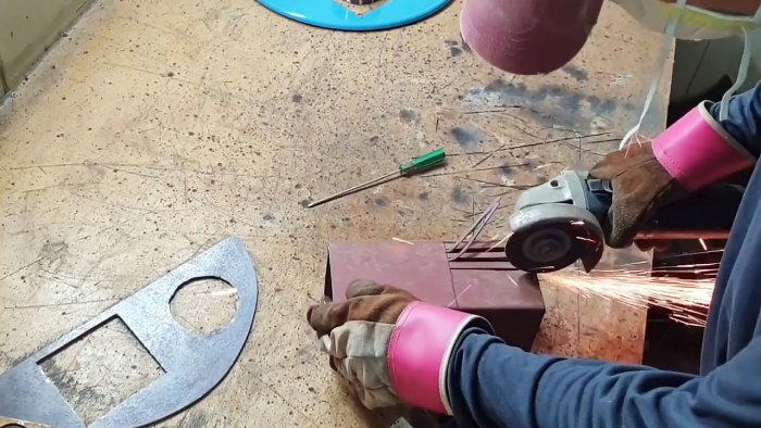 Jak vyrobit troubu s horním plněním z kovové nádrže