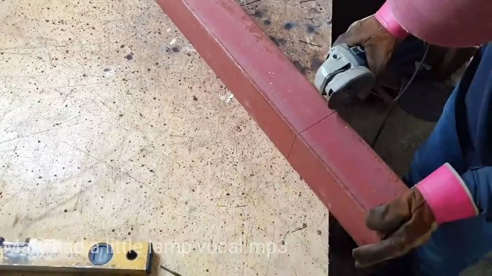 Како направити пећницу са горњим пуњењем од металног резервоара