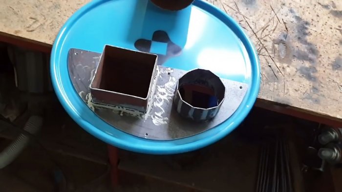 Hvordan lage en toppladet ovn fra en metalltank