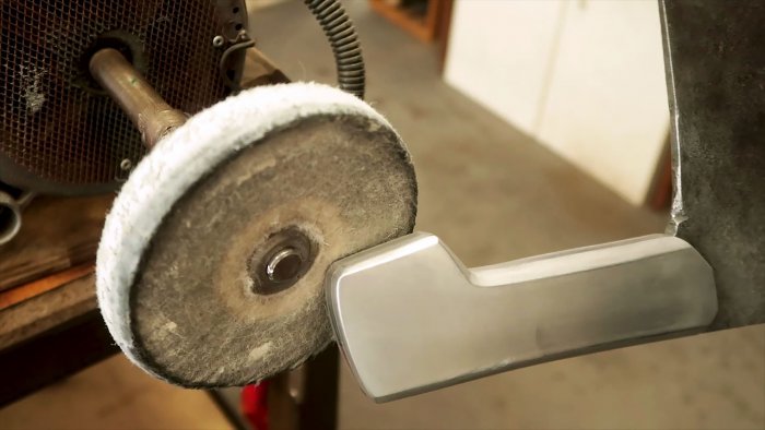 Come fondere un manico in alluminio per un coltello o una mannaia