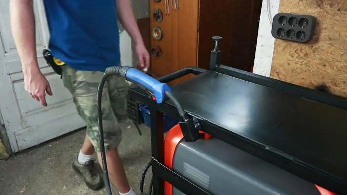 Уникална DIY количка за заваряване със сгъваема маса
