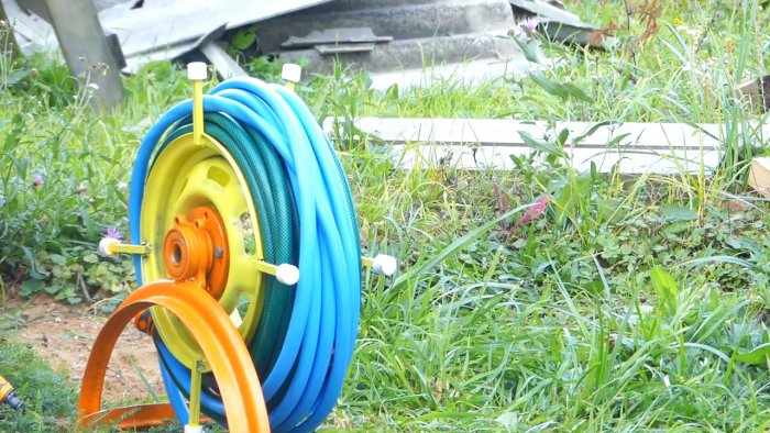 DIY garden hose reel from a car wheel