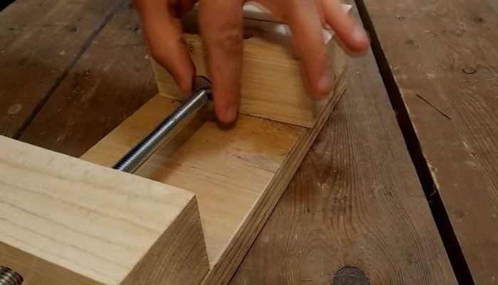 Hoe u een machinebankschroef met uw eigen handen kunt maken