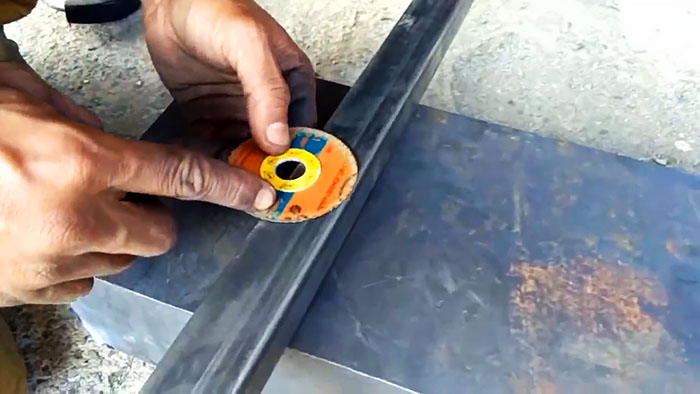 Cómo doblar suavemente un tubo perfilado sin doblador de tubos ni calefacción