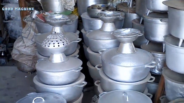 Moulage de plats à partir de canettes en aluminium