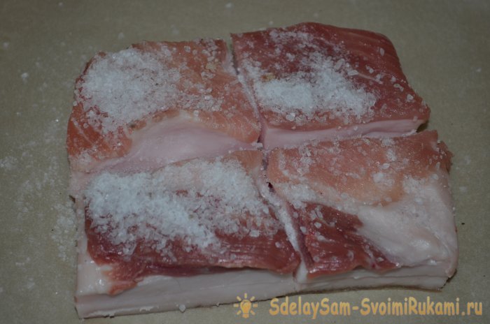 طريقة تحضير شحم الخنزير المملح بالثوم والفلفل