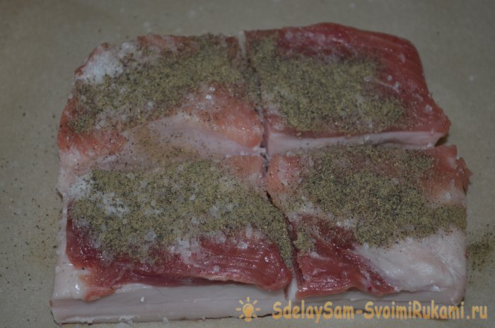 Cara memasak lemak babi masin dengan bawang putih dan lada