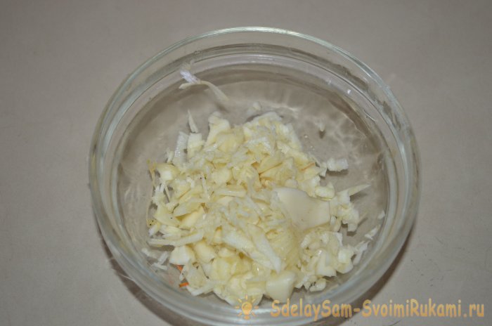 Come cucinare il lardo salato con aglio e pepe
