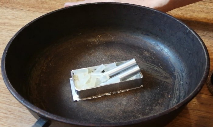 Homemade conductor made from hot-melt adhesive for connection with an oblique screw