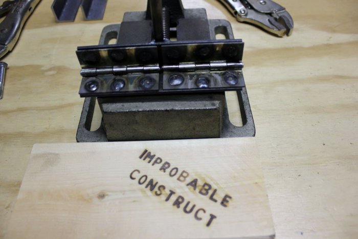 So bauen Sie eine Mini-Metallbiegemaschine