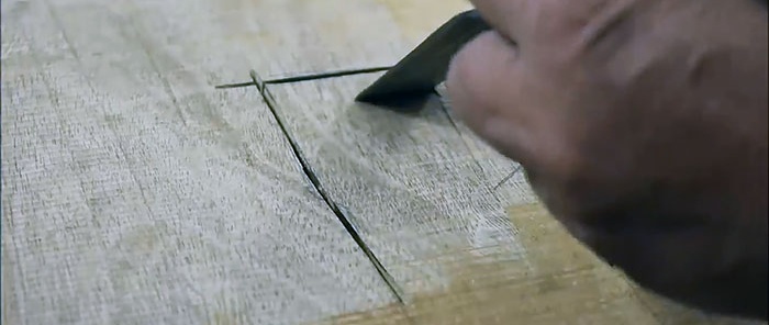 Как да направите компактен настолен трион от мелница