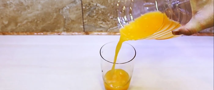 Citruspers gemaakt van plastic flessen