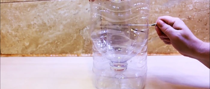 Plastik şişelerden yapılmış narenciye sıkacağı
