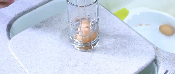 كيفية تقشير البيضة على الفور طريقة ستستخدمها بالتأكيد