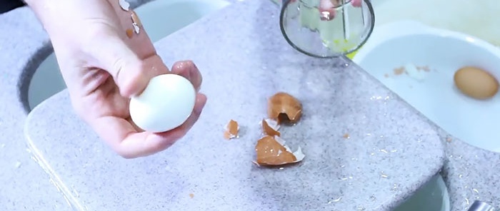 Hoe je een ei direct kunt pellen. Een methode die je zeker zult gebruiken