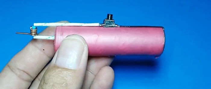 Saldatore a batteria costituito da un resistore