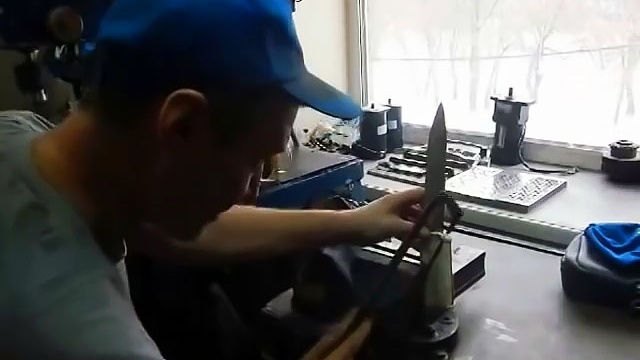 לא גרוע יותר מאשר ידית הסכין של המפעל עשויה מצינור פוליפרופילן