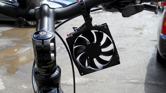 Generador de viento para bicicleta desde un ventilador de computadora.