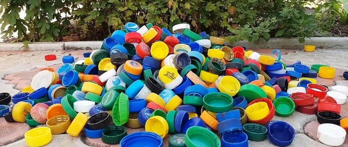 Hoeveel kun je verdienen door plastic doppen van PET-flessen te verzamelen?