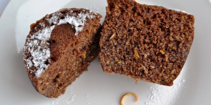 Chocolade cupcake met havermout in de magnetron in een mok in 5 minuten