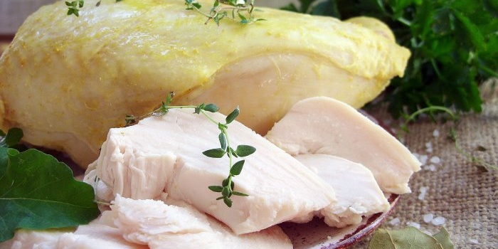 Ζουμερό και γρήγορο στήθος κοτόπουλου στο φούρνο μικροκυμάτων