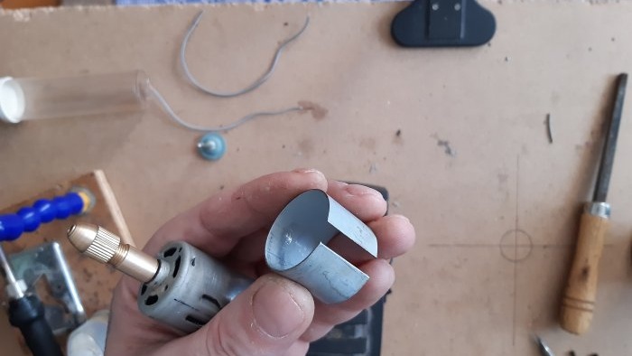 So bauen Sie einen elektrischen Messerschärfer