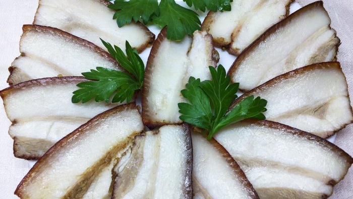 The most delicious recipe for making lard in onion skins