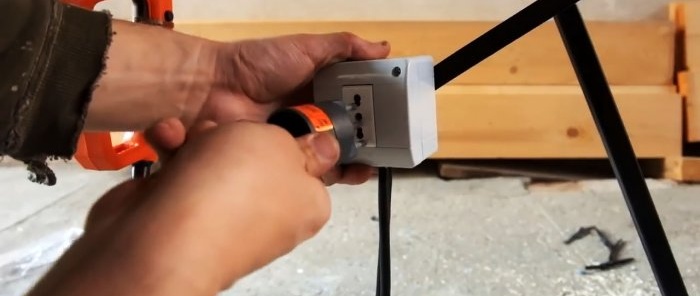 Jak zrobić maszynę do piłowania drewna opałowego z elektrycznej piły łańcuchowej
