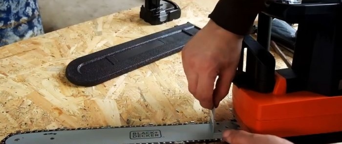 Como fazer uma máquina para serrar lenha com uma motosserra elétrica